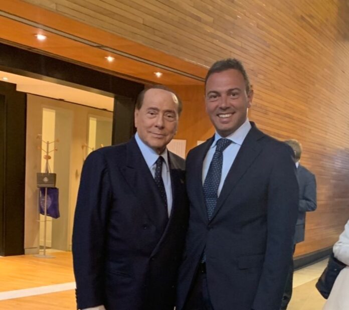 Berlusconi amatruda